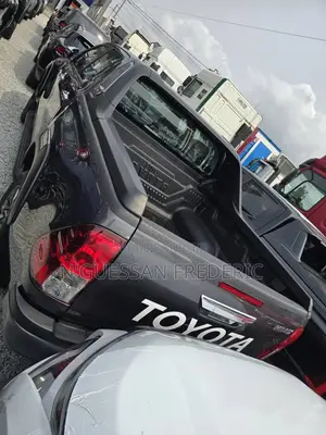 Neuf Toyota Hilux 2025 Gris