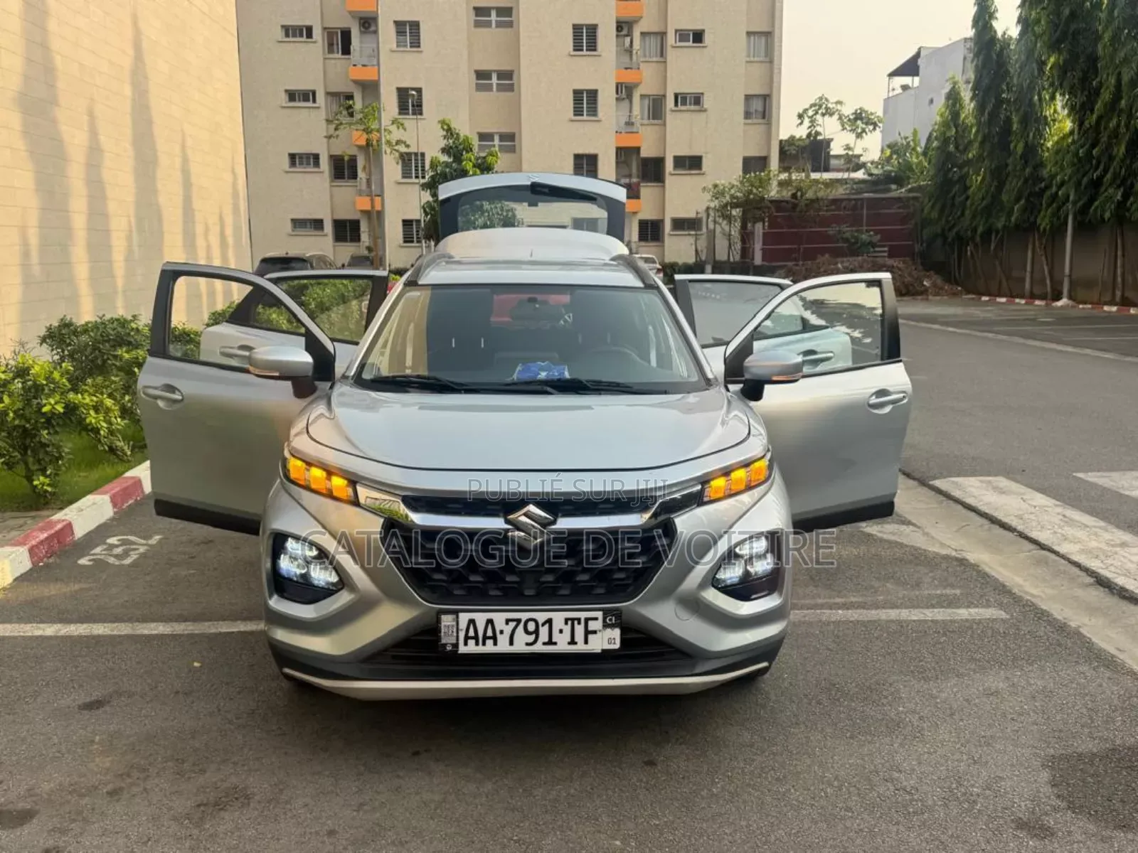 Suzuki Fronx 2025 Gris