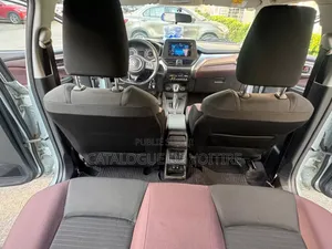 Suzuki Fronx 2025 Gris