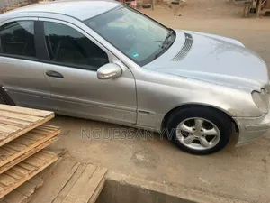 Mercedes-Benz C180 2002 Gris