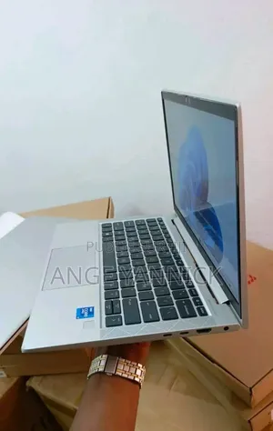 Neuf HP EliteBook 830 G8 16GB Intel Core I7 SSD 512GB