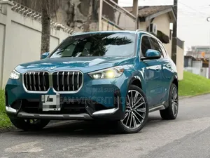 BMW X1 xDrive28i Sports Activity Vehicle 2025 Bleu
