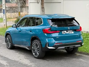 BMW X1 xDrive28i Sports Activity Vehicle 2025 Bleu