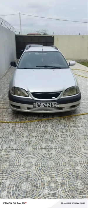 Toyota Avensis 2.0 D Verso 2002 Gris