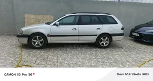 Toyota Avensis 2.0 D Verso 2002 Gris