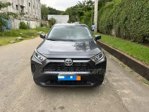 Toyota RAV4 2021 Gris