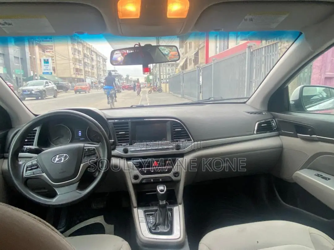 Hyundai Elantra 2018 Gris