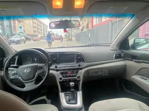 Hyundai Elantra 2018 Gris