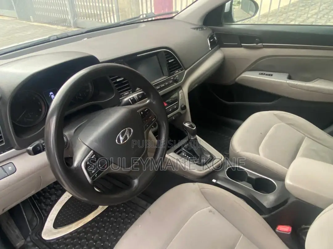 Hyundai Elantra 2018 Gris