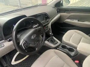 Hyundai Elantra 2018 Gris