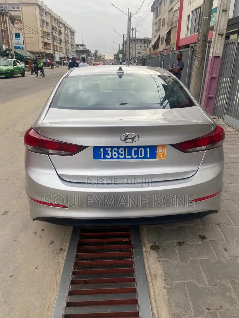 Hyundai Elantra 2018 Gris