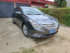 Hyundai Sonata SE Sedan FWD (2.4L 4cyl 6A) 2013 Gris