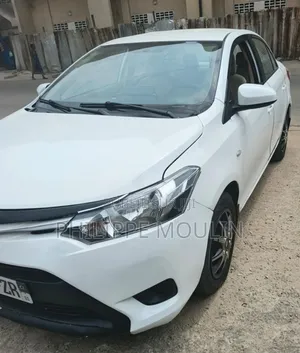Toyota Yaris SE Hatchback 5dr 2016 Blanc
