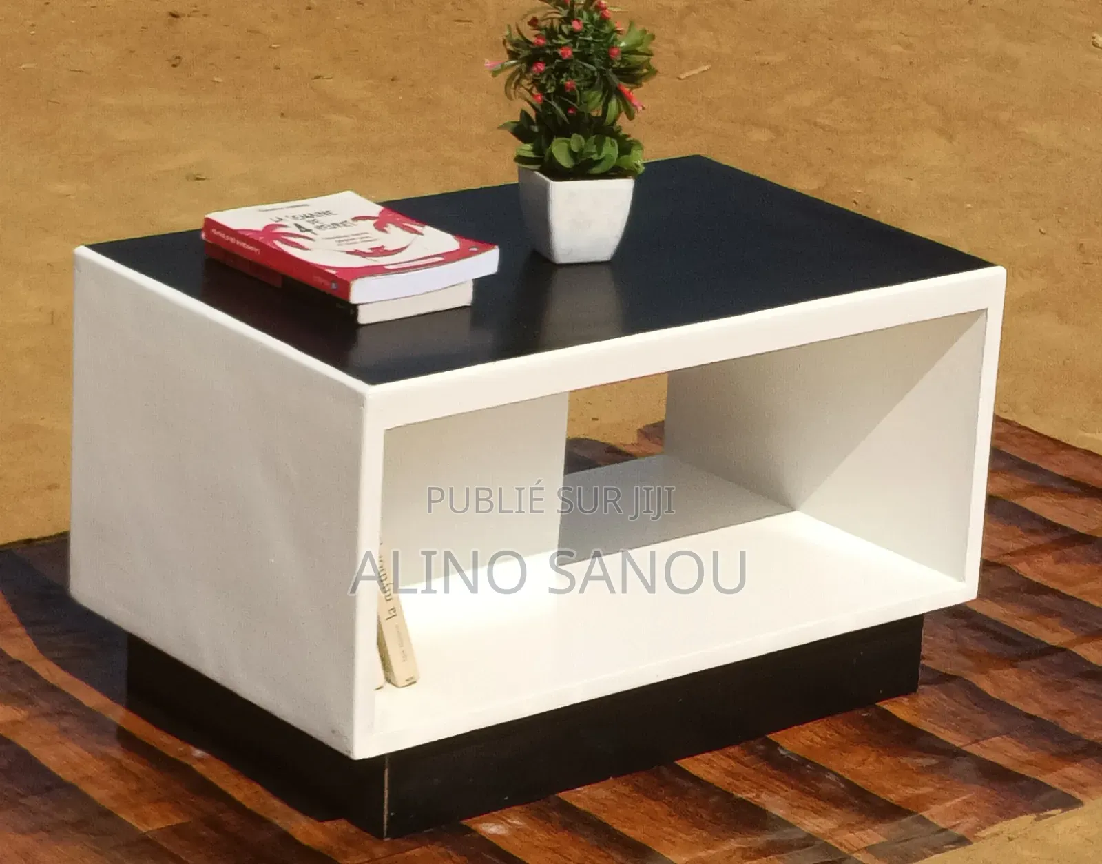 Table Centrale Disponible Solide Et Durable Résistant À L'eau