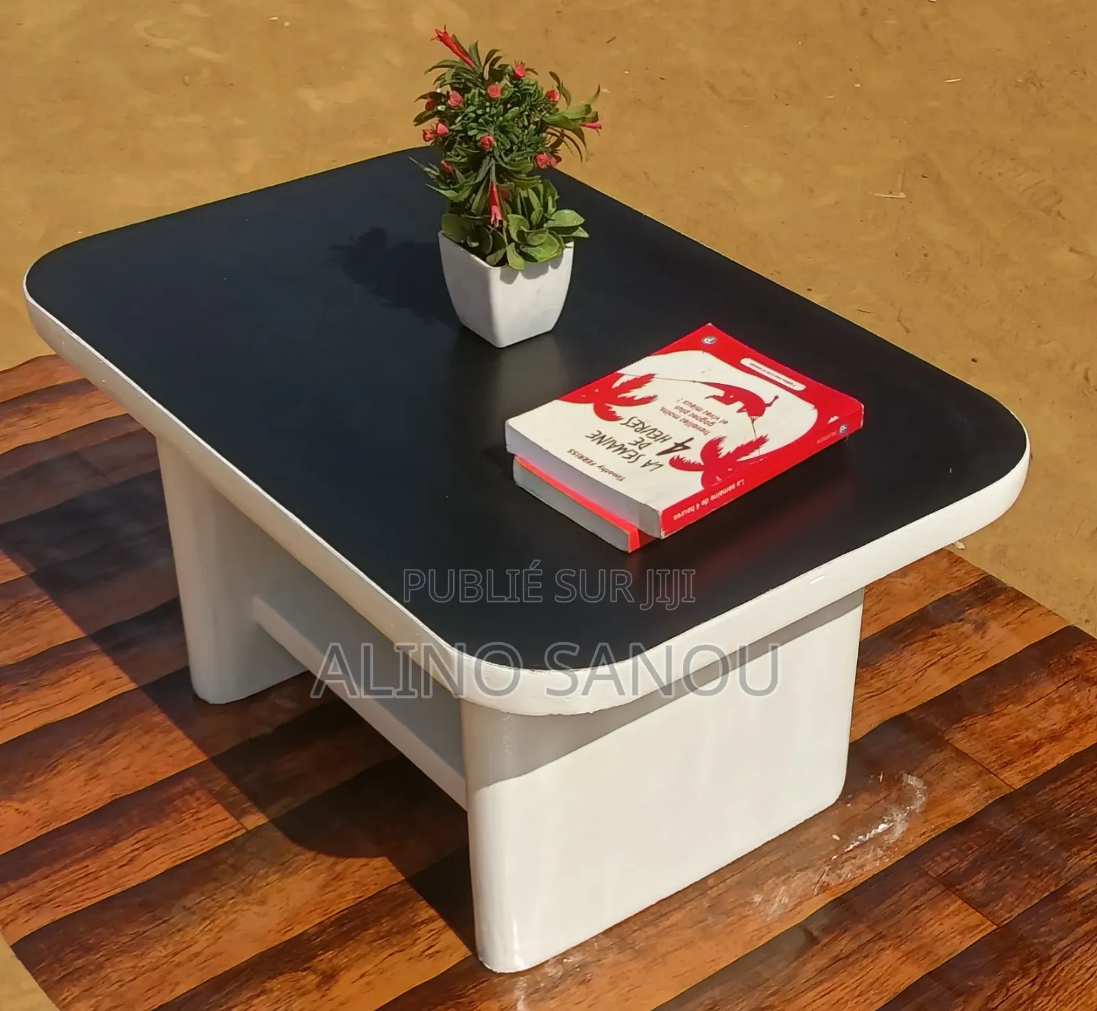 Table Centrale Disponible Solide Et Durable Résistant À L'eau