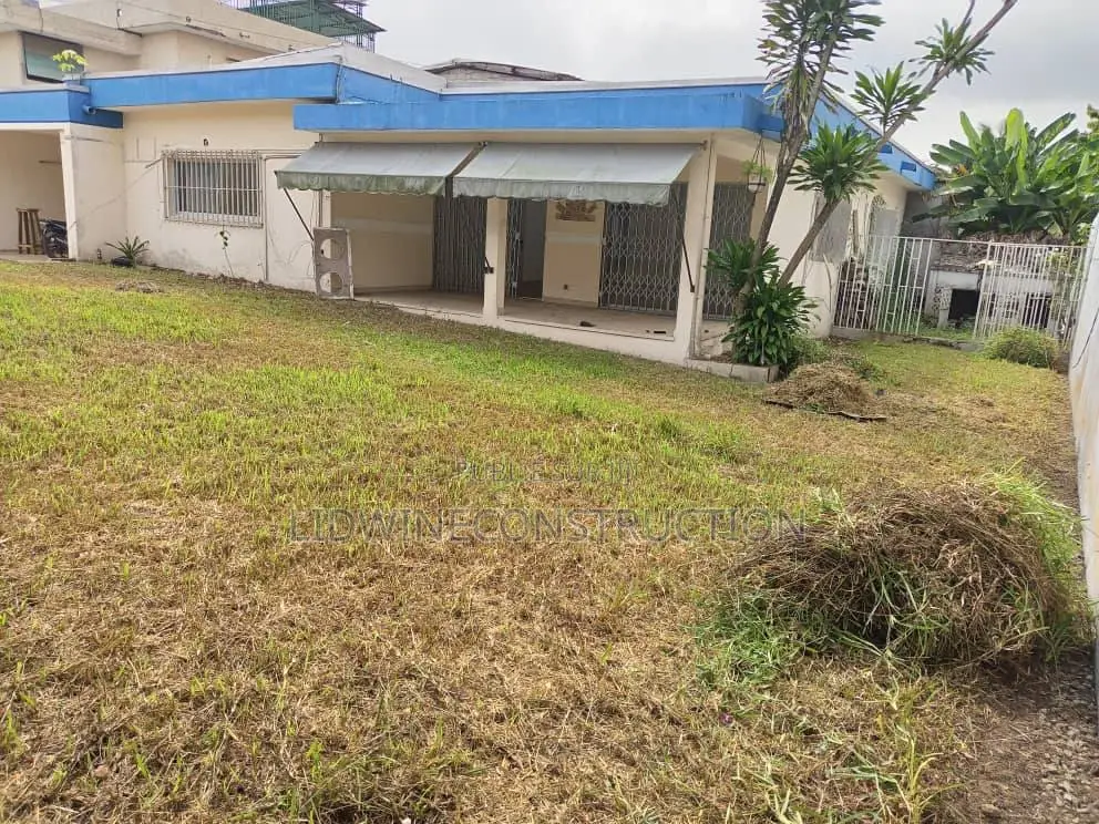 3chbre Villa dans Deux Plateaux à Vendre