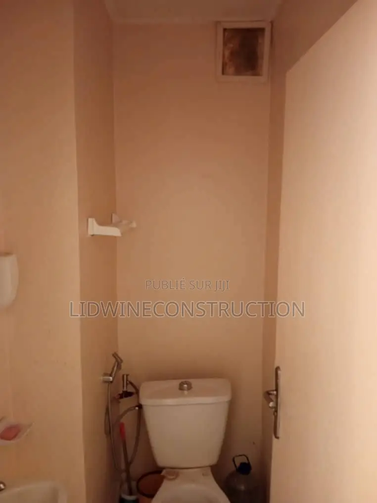 4chbre Appartement dans Deux Plateaux à Louer