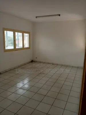 4chbre Appartement dans Deux Plateaux à Louer