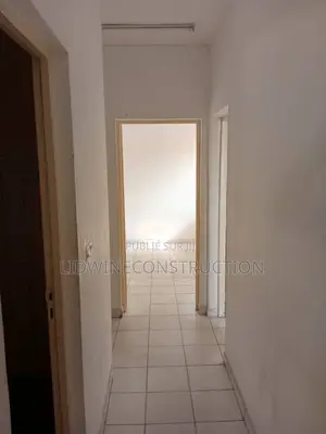 4chbre Appartement dans Deux Plateaux à Louer