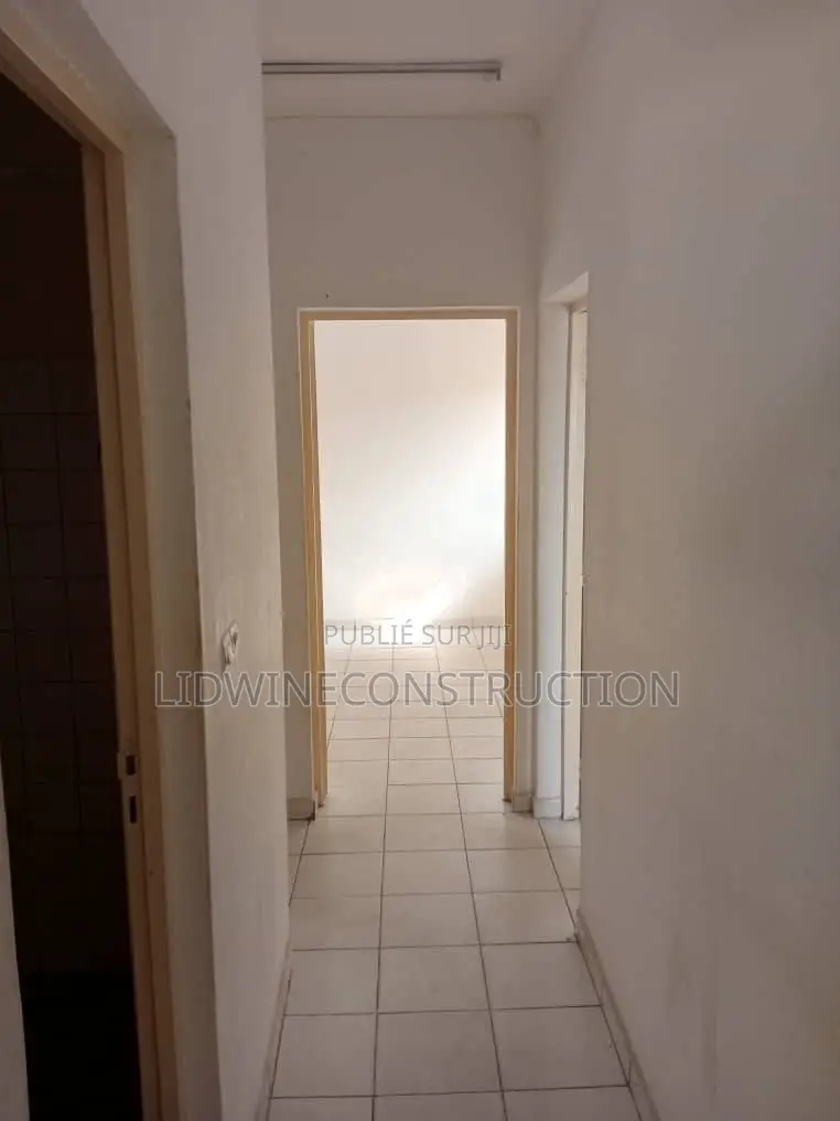 4chbre Appartement dans Deux Plateaux à Louer