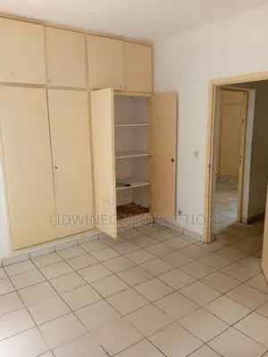 4chbre Appartement dans Deux Plateaux à Louer