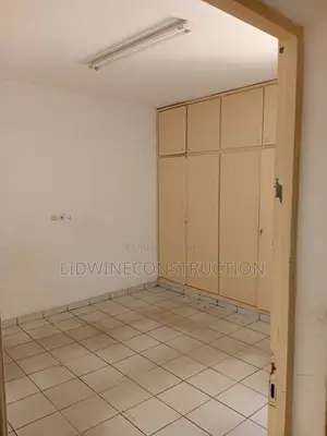 4chbre Appartement dans Deux Plateaux à Louer