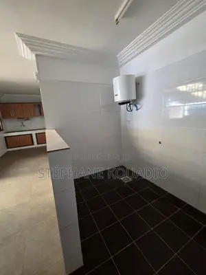 5chbre Duplex dans Cocody à Vendre