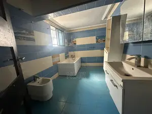 5chbre Villa dans Building House, Cocody à Vendre