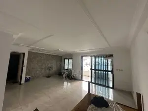 5chbre Villa dans Building House, Cocody à Vendre