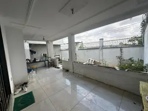 5chbre Villa dans Building House, Cocody à Vendre