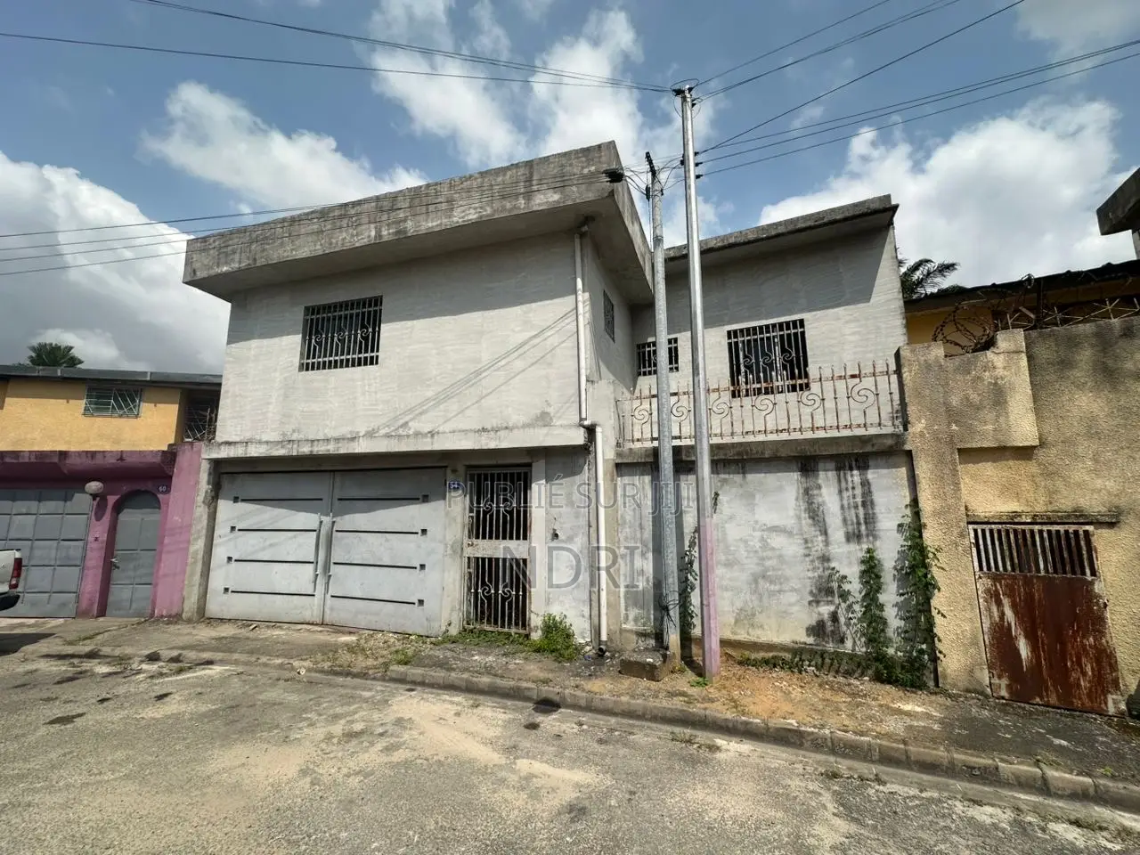 5chbre Villa dans Building House, Cocody à Vendre