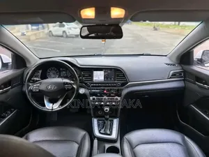 Hyundai Elantra Limited 2021 Blanc cassé