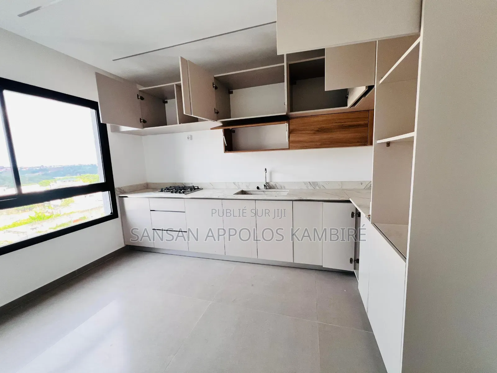 3chbre Appartement dans A Louer Appartements, Cocody à Vendre