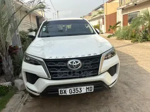 Toyota Fortuner 2022 Blanc