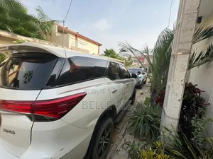 Toyota Fortuner 2022 Blanc