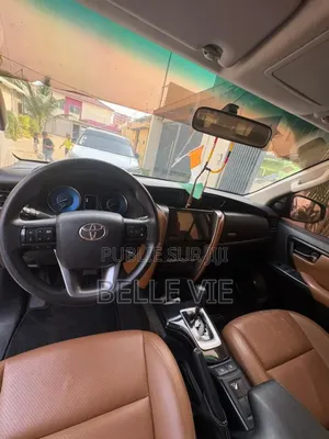 Toyota Fortuner 2022 Blanc