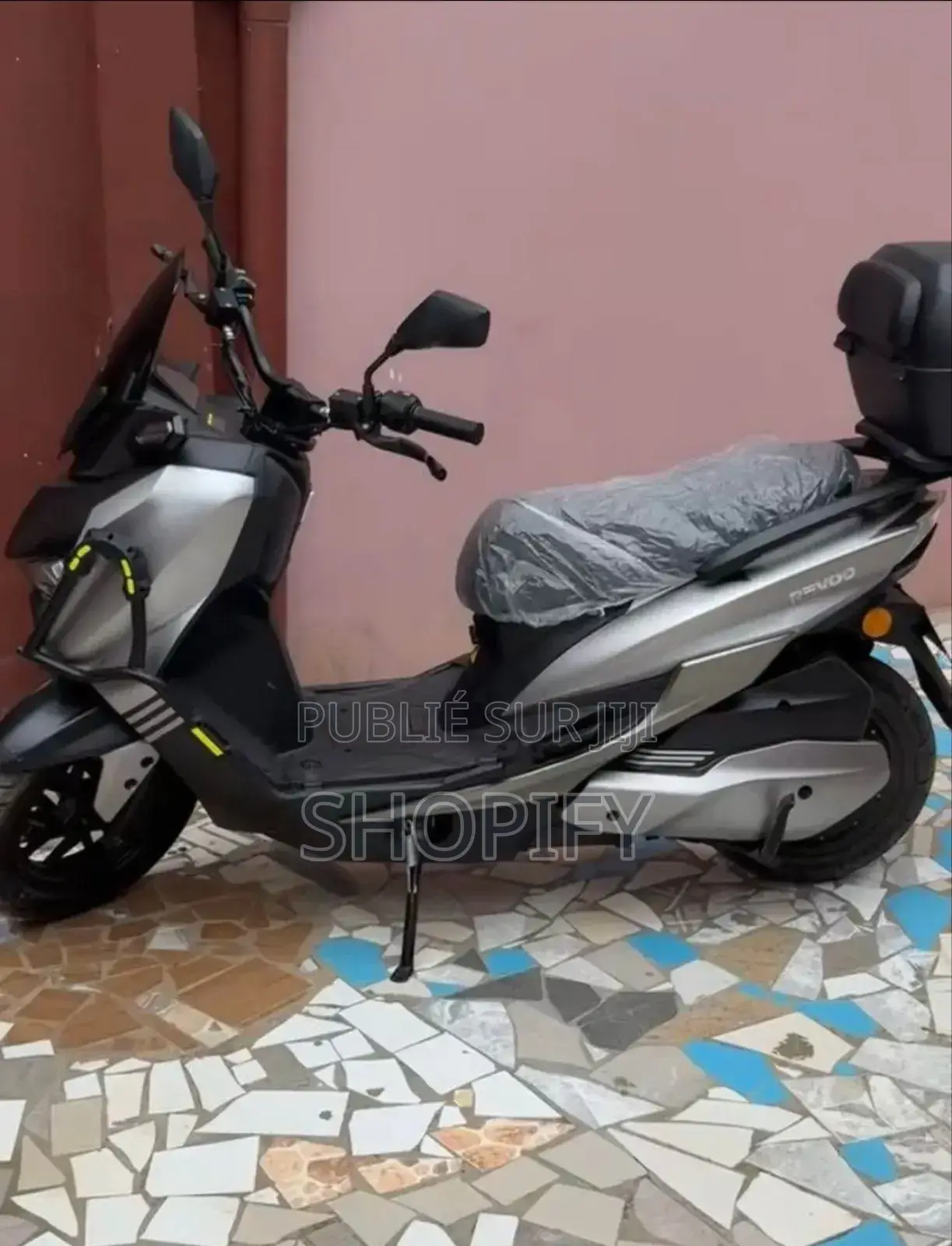 Nouveau Revoo E52 2022 Gris