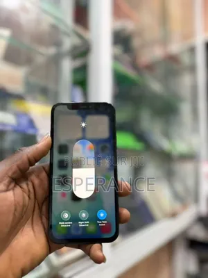 Apple iPhone 12 64 GB Noir