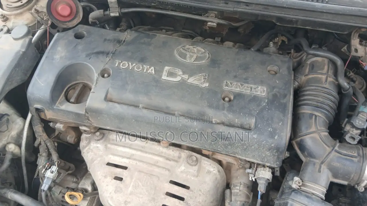 Toyota Avensis 1998 Gris