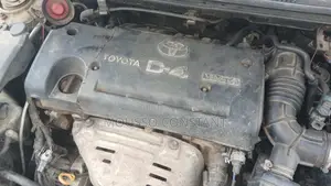 Toyota Avensis 1998 Gris