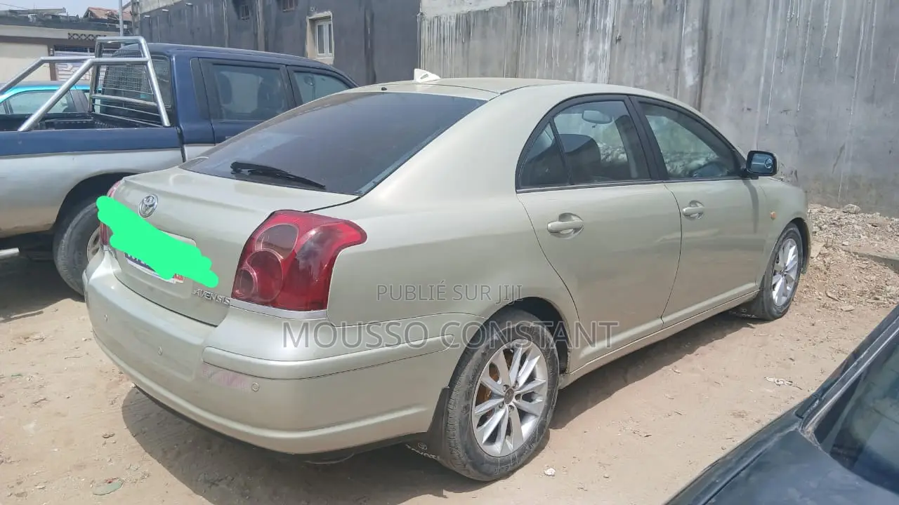 Toyota Avensis 1998 Gris