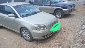 Toyota Avensis 1998 Gris