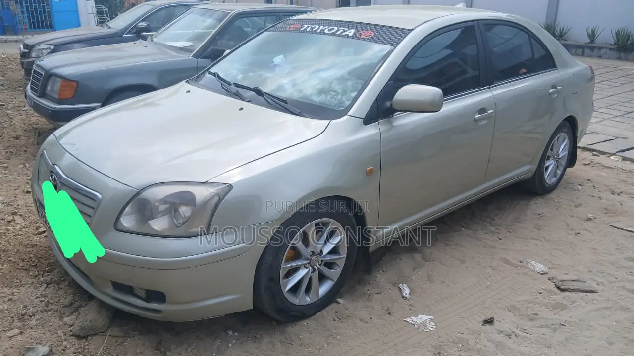 Toyota Avensis 1998 Gris