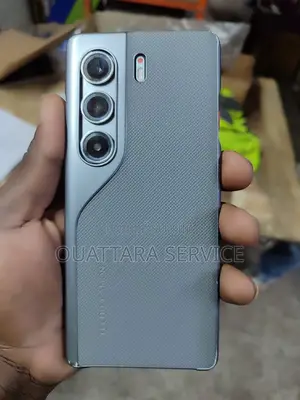 Nouveau Tecno Camon 40 Pro 4G 256 GB Gris