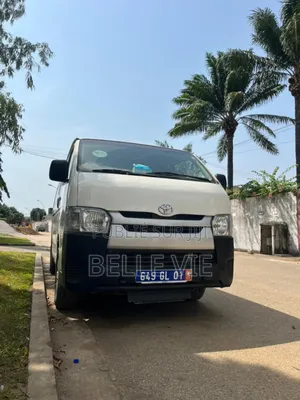 Toyota C-HR 2023 Blanc