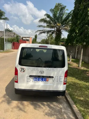 Toyota C-HR 2023 Blanc