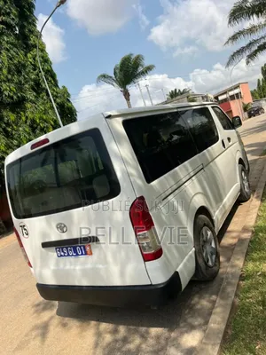 Toyota C-HR 2023 Blanc