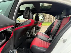 Nouveau Mercedes-Benz C300 2023 Blanc