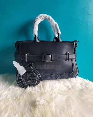 Sac À Main Pedra en Cuir Sous Plusieurs Coloris