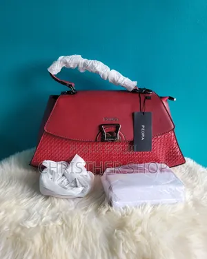 Sac À Main Pedra en Cuir Sous Plusieurs Couleurs